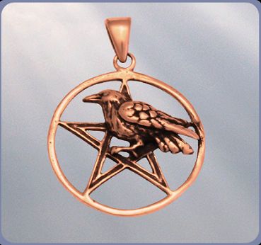 Rabe mit Pentagramm